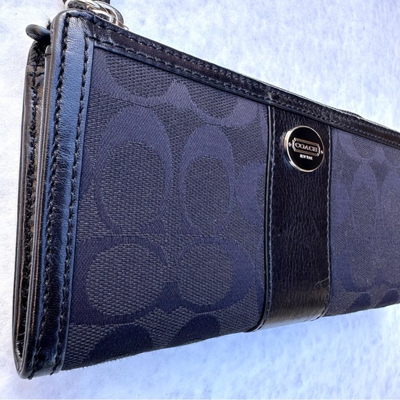 Coach Zip Wallet Signature Jacquard Black Size 8"x4" - Picture 3 of 10